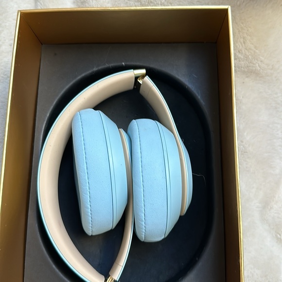 Beats by Dre Headphones Beats Studio 3 Wireless Headphones Skyline